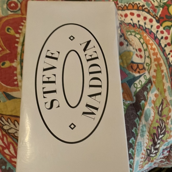 Steve Madden slides Size 9 - Picture 3 of 5